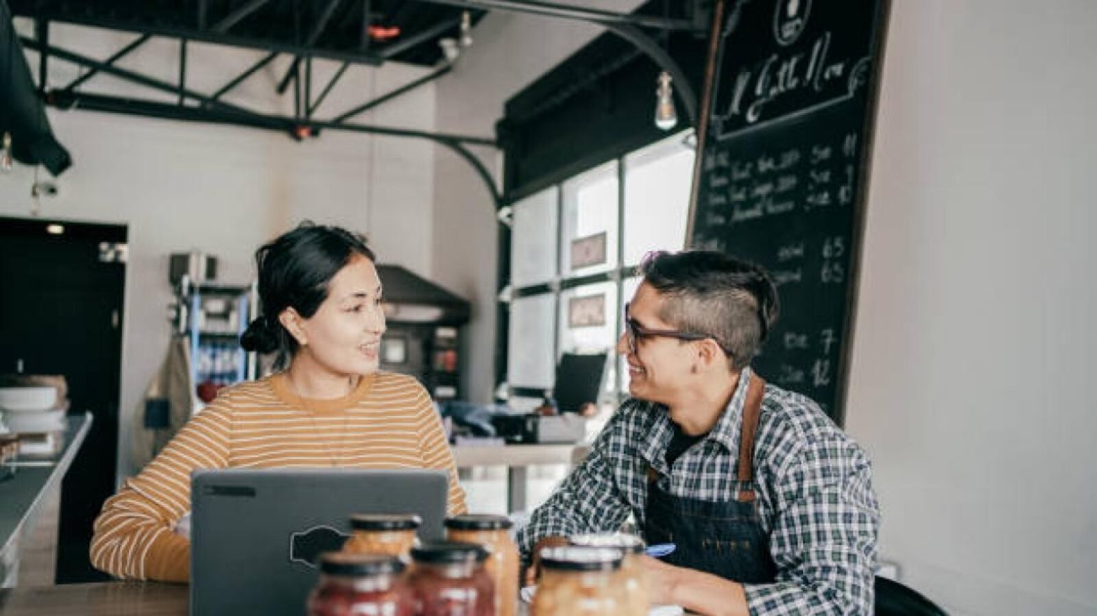 How to Build a Strong Brand Identity: Strategies for Standing Out in the Market