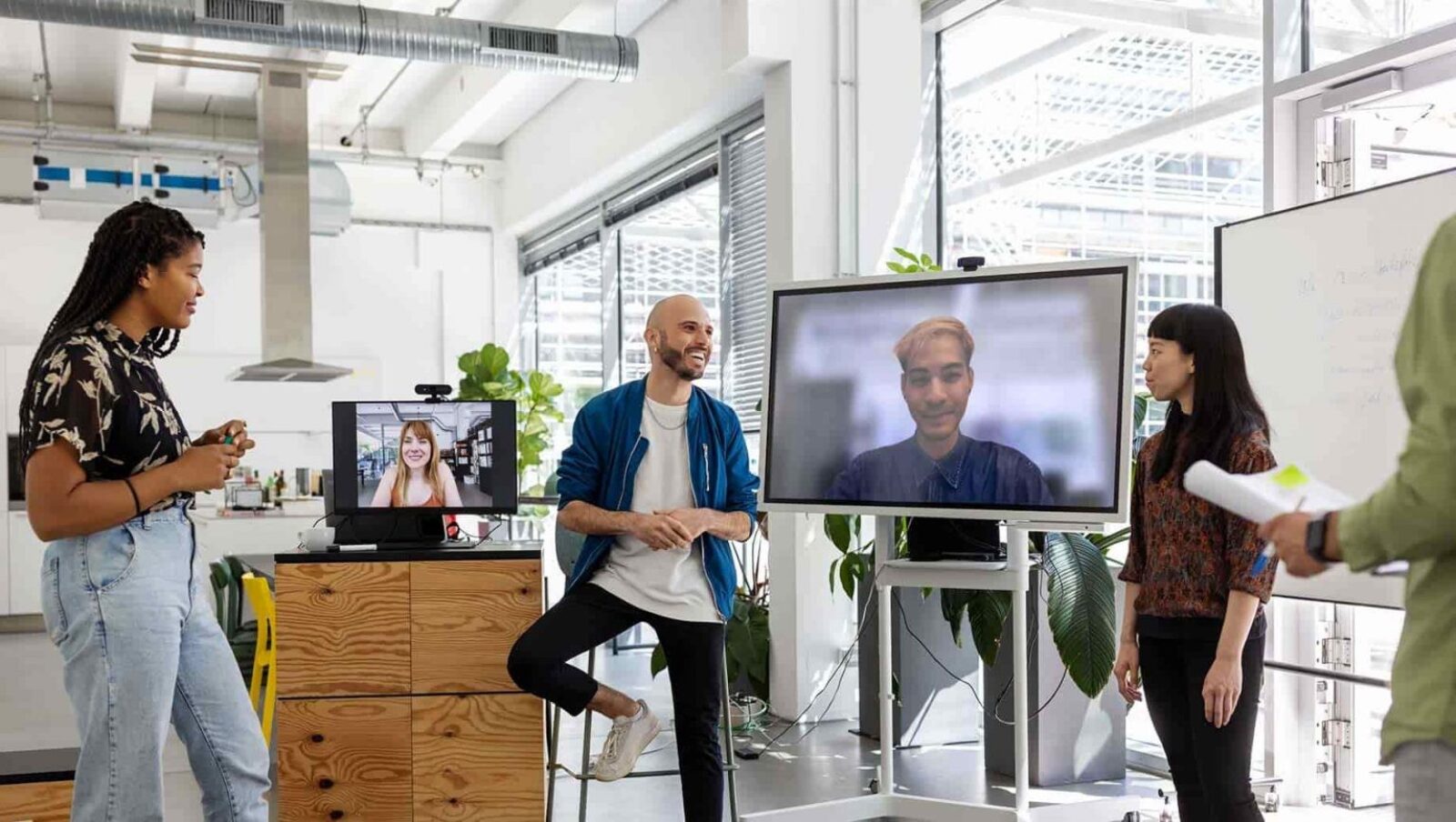 How Hybrid Work is Changing the Game for Mental Health and Influencing Productive Creativity